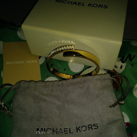 Michael Kors gold bangle - Picture 5 of 5